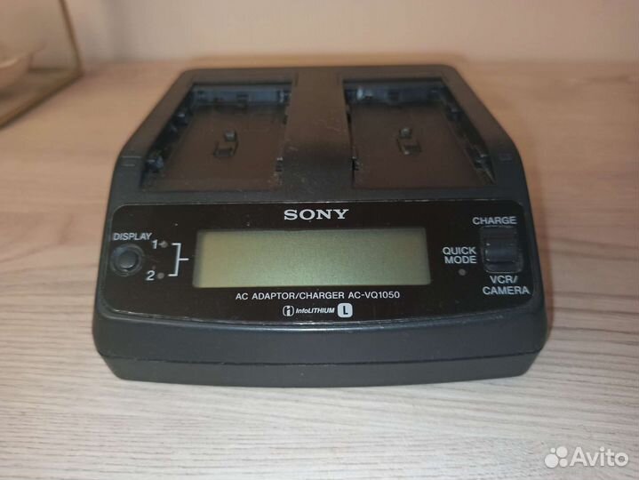 Зарядное устройство Sony AC-VQ1051