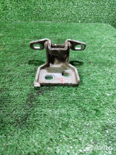 Петля двери Renault Logan