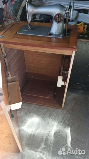 Швейная машинка ножная
