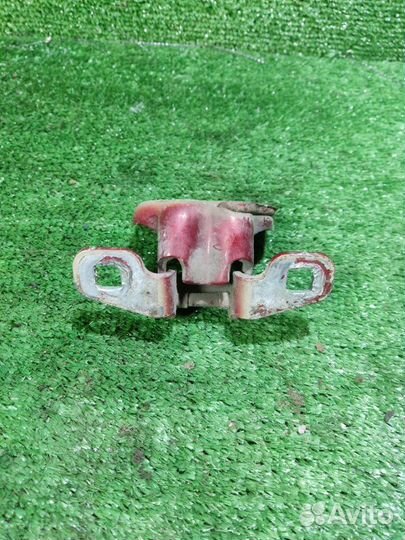 Петля двери Renault Logan