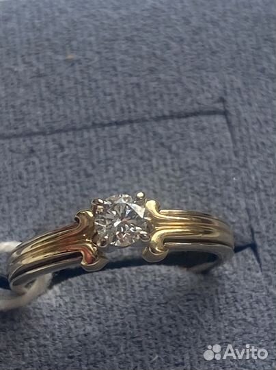 Золотое кольцо с бриллиантом