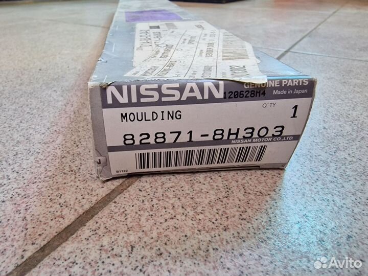 Молдинг двери задней левой Nissan Xtrail T30 Новый