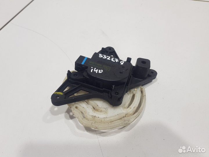 Моторчик привода заслонок отопителя (Hyundai i40)