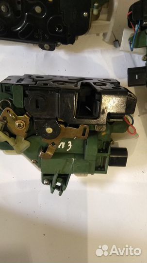 Фольксваген Пассат б5+ замок двери З. Л