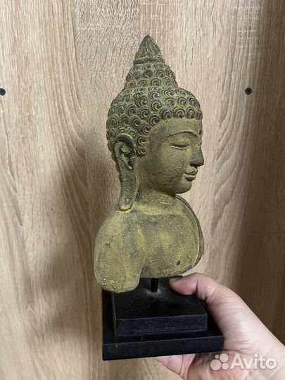 Статуэтка будды из камня