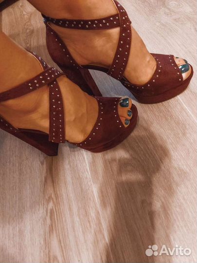 Босоножки (новые)