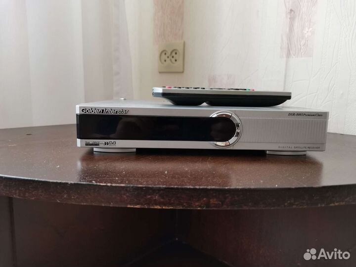 Спутниковый ресивер Golden Interstar DSR-8001