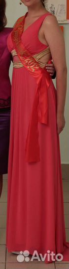 Очень красивое платье длинное туфли