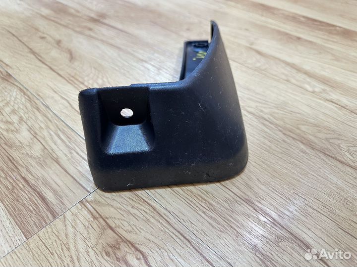 Брызговик задний правый Hyundai Tucson 3