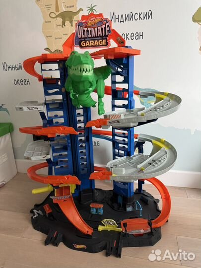 Трек гараж hot wheels т-рекс с лифтом