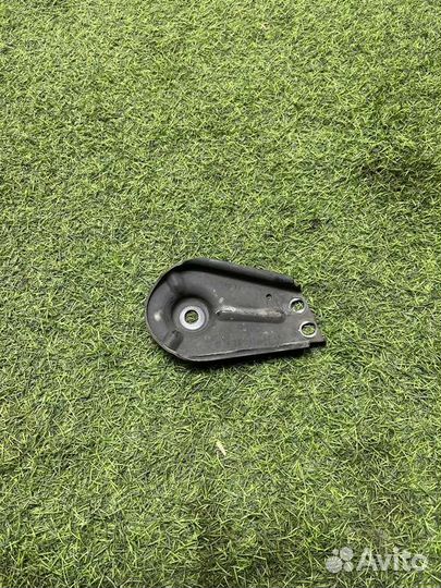 Кронштейн задней балки левый Mercedes S W221 5.5