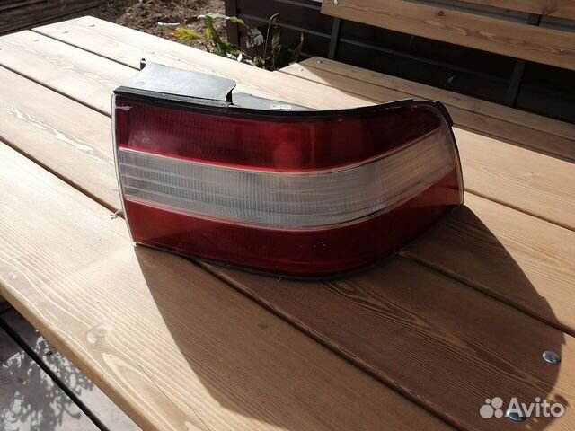 Задний правый фонарь лексус LS400