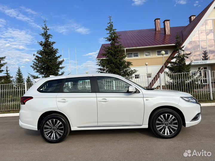 Mitsubishi Outlander 2.0 CVT, 2022, 31 км