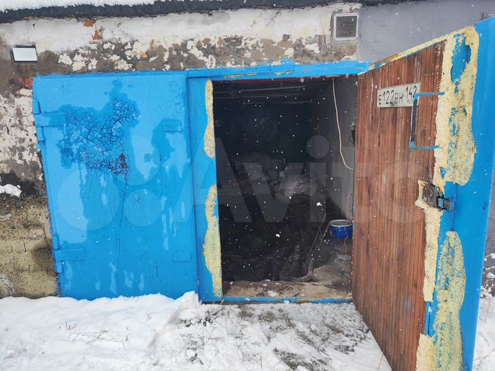 Гараж, > 30 м²