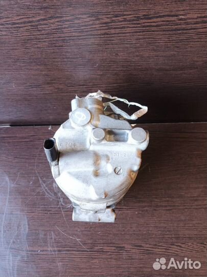 Компрессор кондиционера Volkswagen Golf 1K0820803S