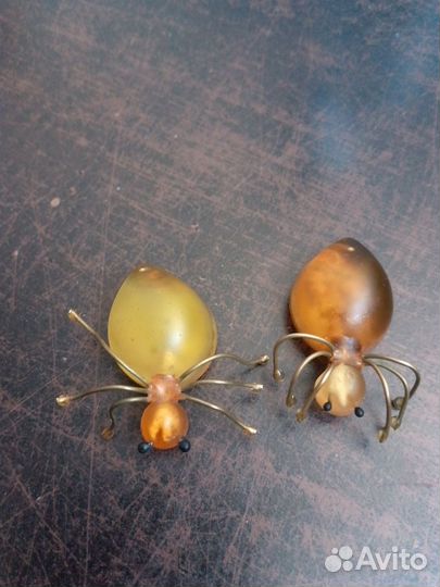 Брошки ретро 