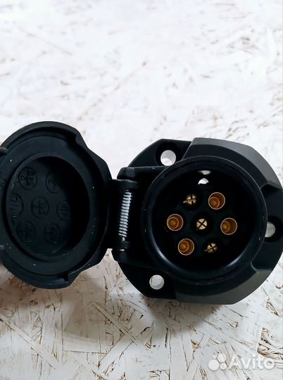 Розетка 7-контактная пластиковая