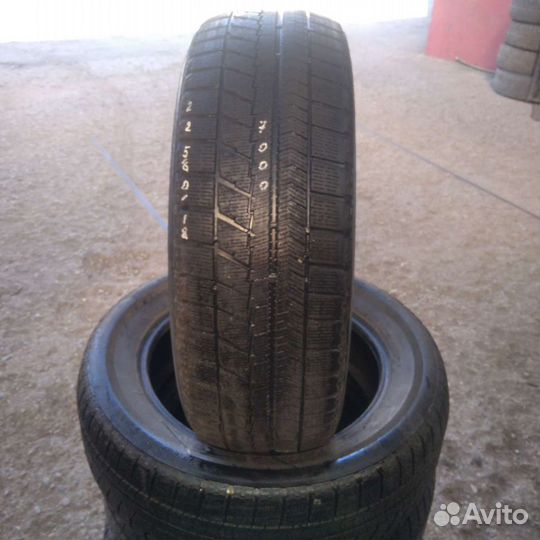 Bridgestone Blizzak VRX 225/60 R18