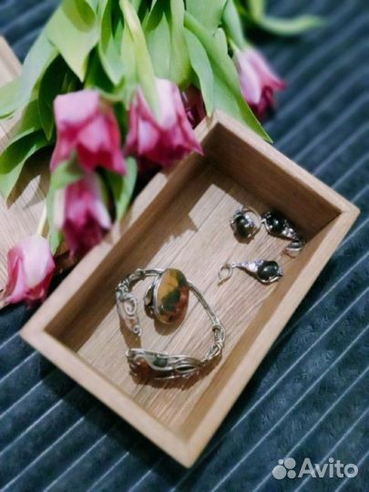 Деревянная шкатулка