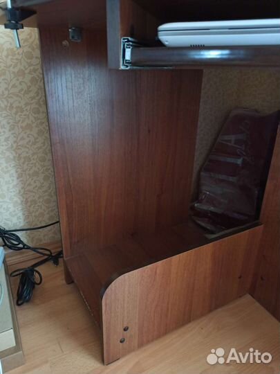 Компьютерный стол угловой