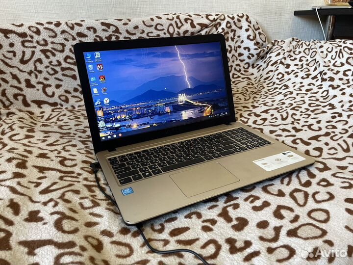 Шустрый ноутбук asus 4 ядра с SSD диском