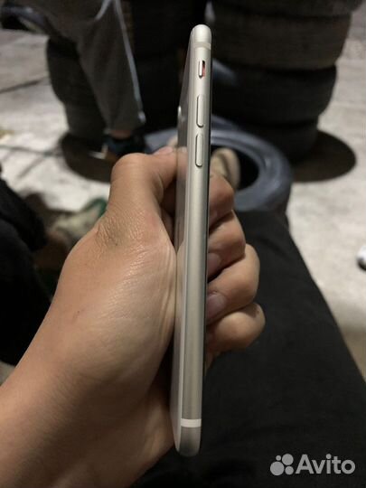 Телефон iPhone se 2020