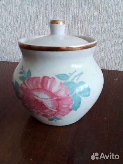 Фарфоровая сахарница