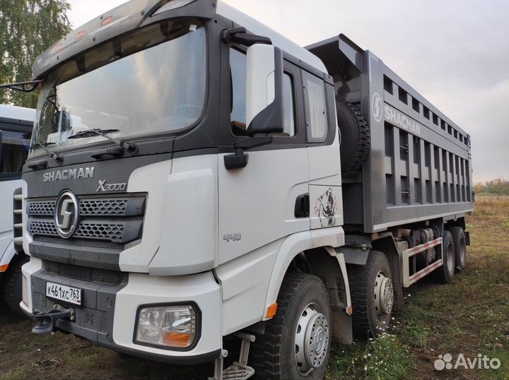 Водитель самосвала