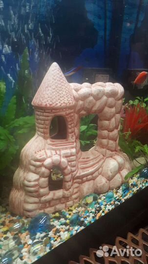 Замок в аквариум