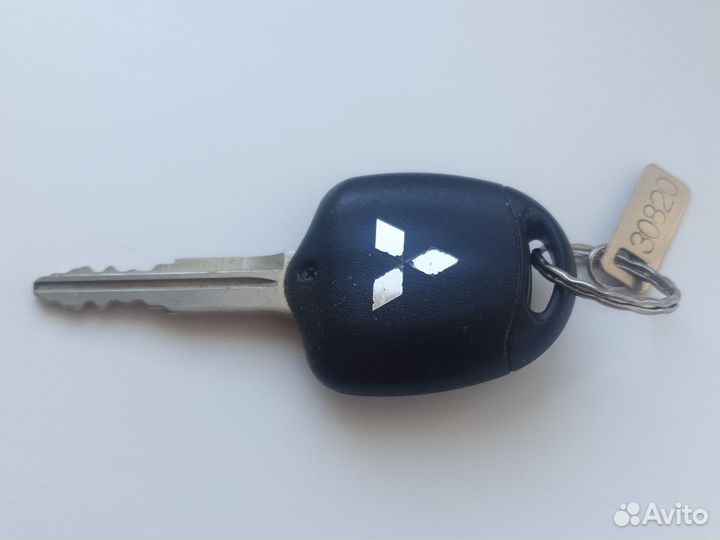 Оригинальный ключ зажигания Mitsubishi