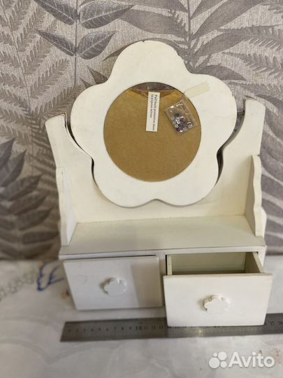 Комод к с зеркалом доя декора