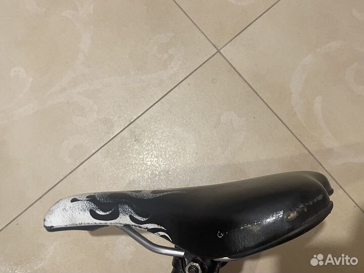 Седло и подседельный штырь на велосипед