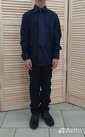 Брюки, рубашки и обувь мальчику школа