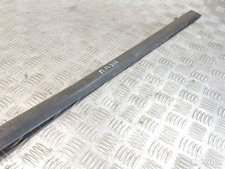 Молдинг двери передней правой Honda Legend 1991-19