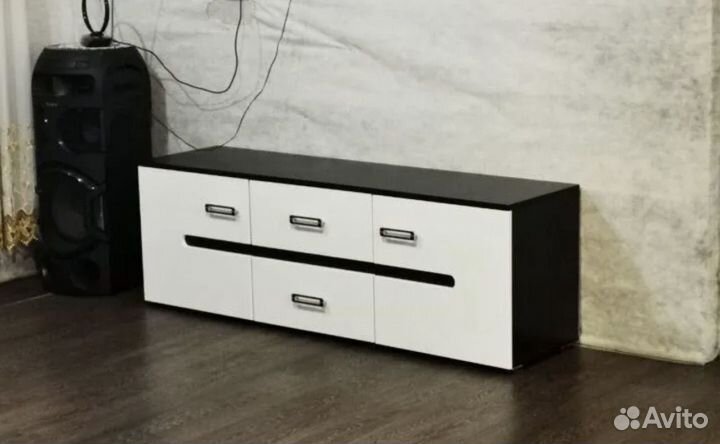 Тумба под тв белый глянец Ким