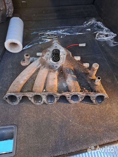 Впускной коллектор карбюратор 2.3 Ауди