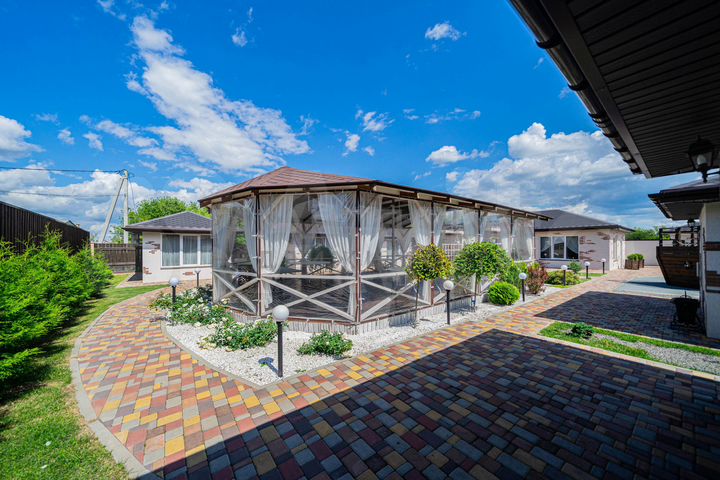 Здание под бытовые услуги