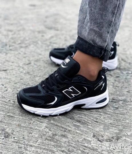 Кроссовки женские новые на 35