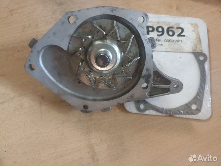 Водяная помпа рено