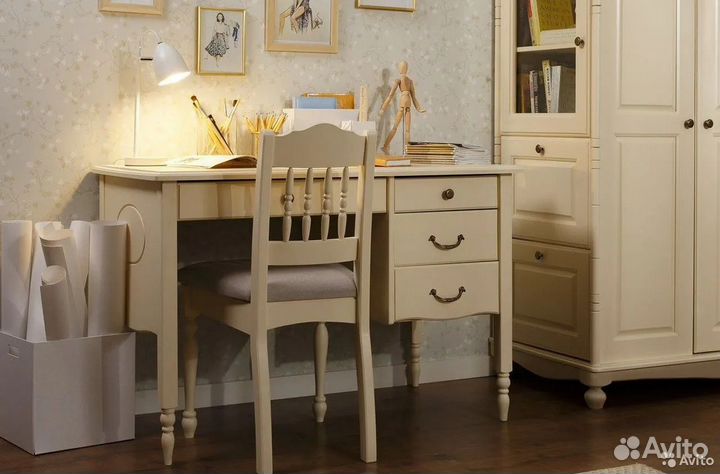 Стол письменный из массива сосны