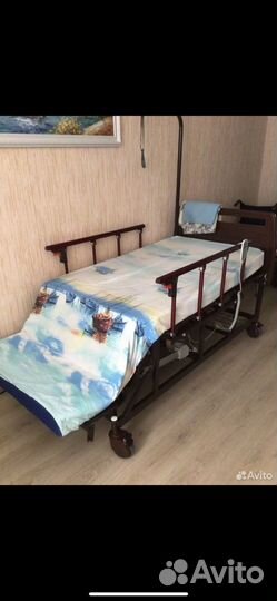 Медицинская кровать для лежачих с электроприводом