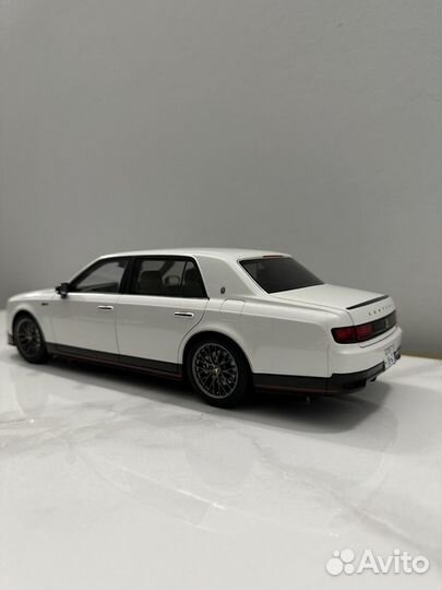 Toyota Century grmn 1:18 Autoart