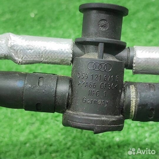 Патрубок системы охлаждения Audi Q5 FYB 2019