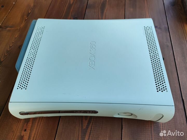 Xbox 360 + Игры + 2 джоя