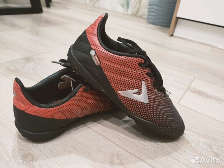 Детские футбольные бутсы 32 размер