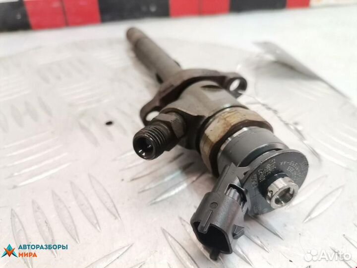 Форсунка Ford Focus 2 рест. 2011 1633633