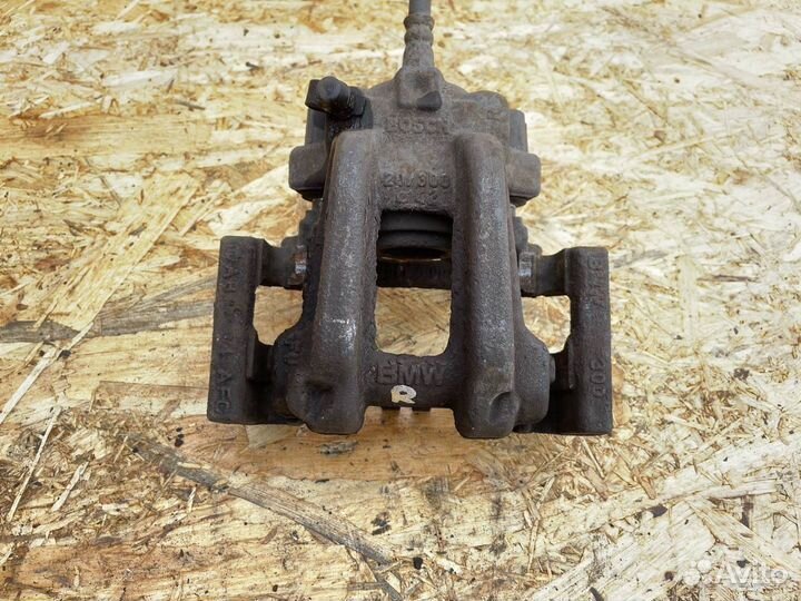 Суппорт тормозной задний правый BMW 3 W09082