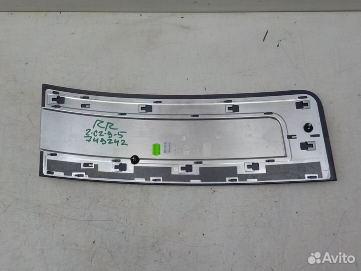 Б/У Молдинг двери передней правой Land Rover Range