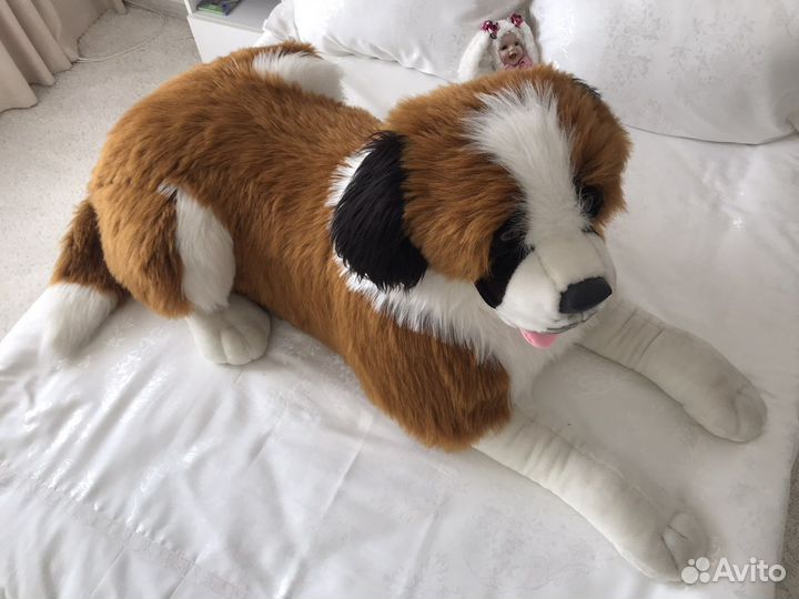 Большая плюшевая игрушка собака