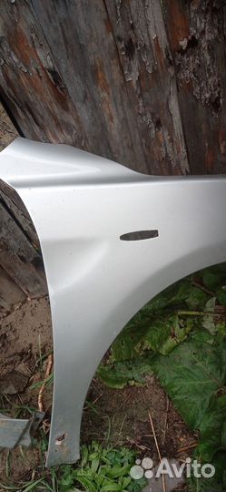 Крыло на camry 40